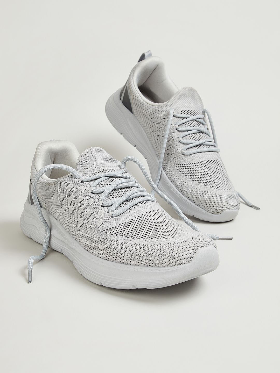 

max Men Round Toe Comfort Insole Sneakers, Grey