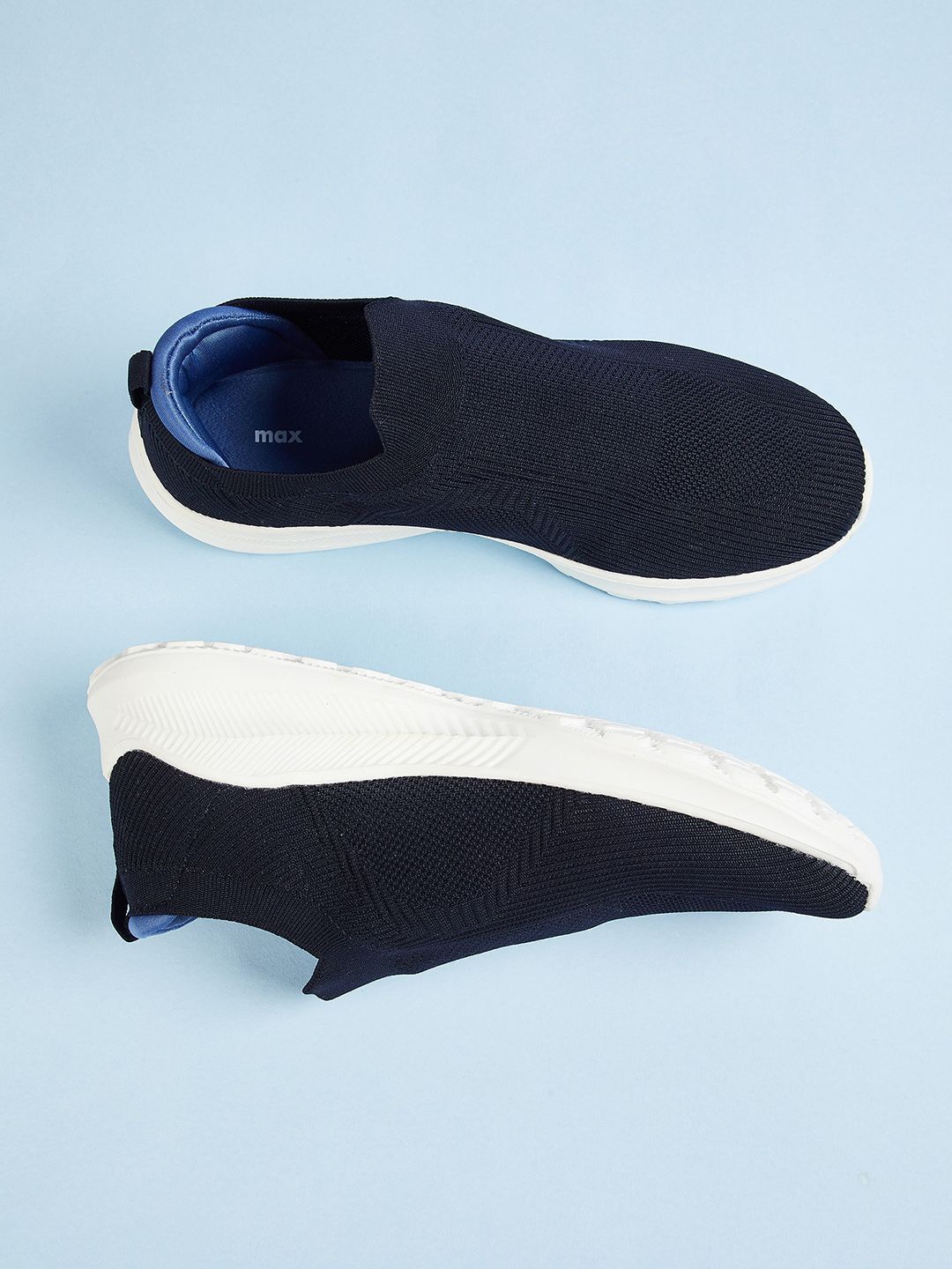 

max Men Round Toe Comfort Insole Slip-On Sneakers, Blue