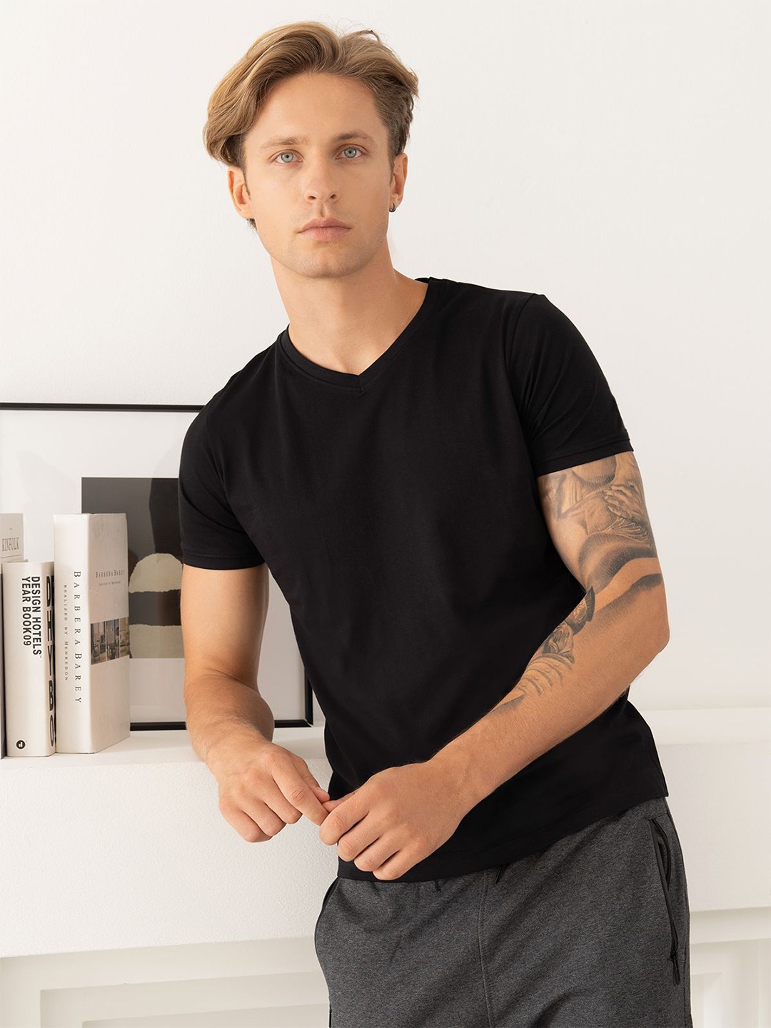 

KOFFY Pure Pima Cotton Perennial V-Neck T-Shirt, Black