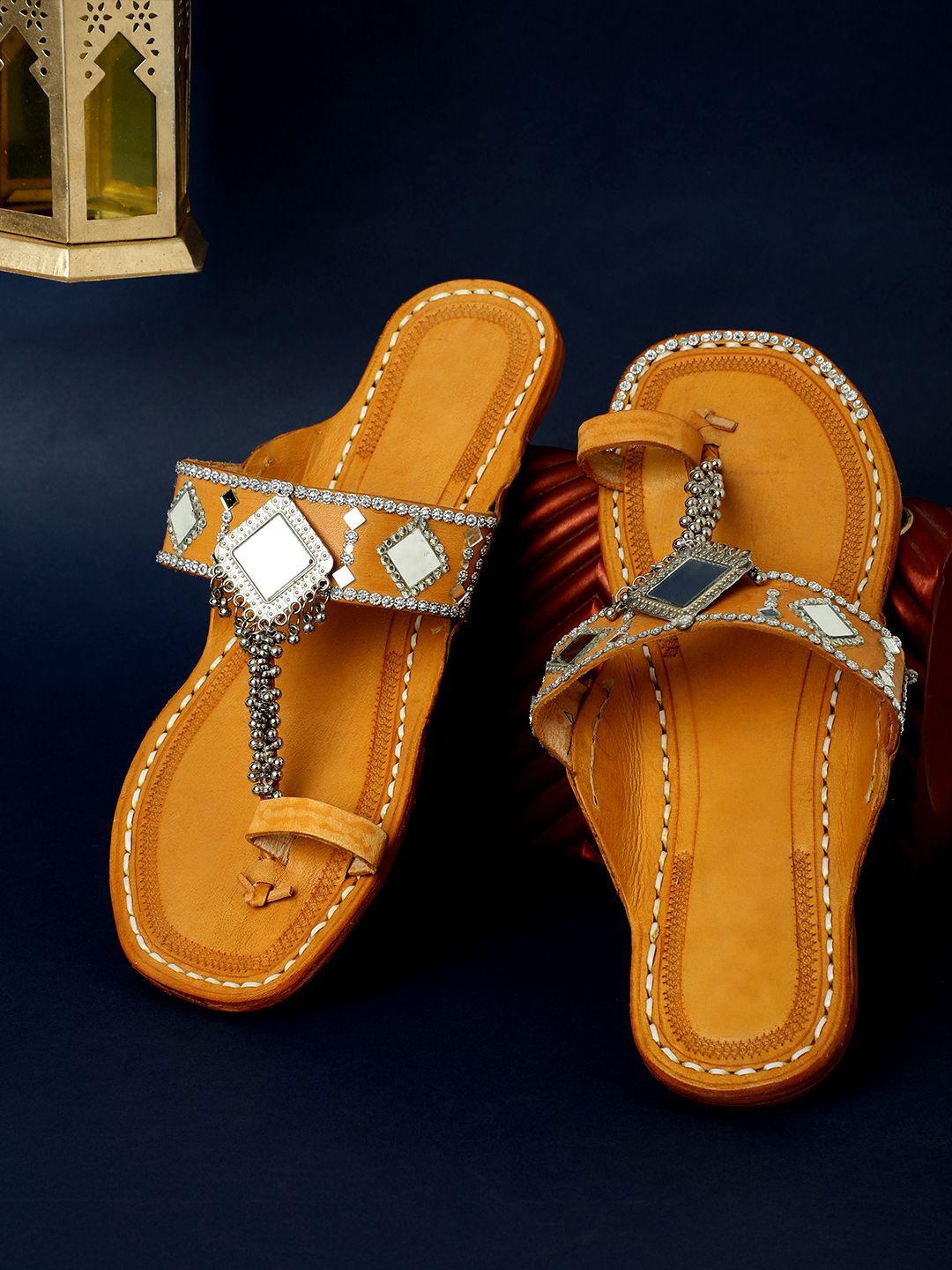 

PehnawaCraft Women Embellished Ethnic One Toe Flats, Silver