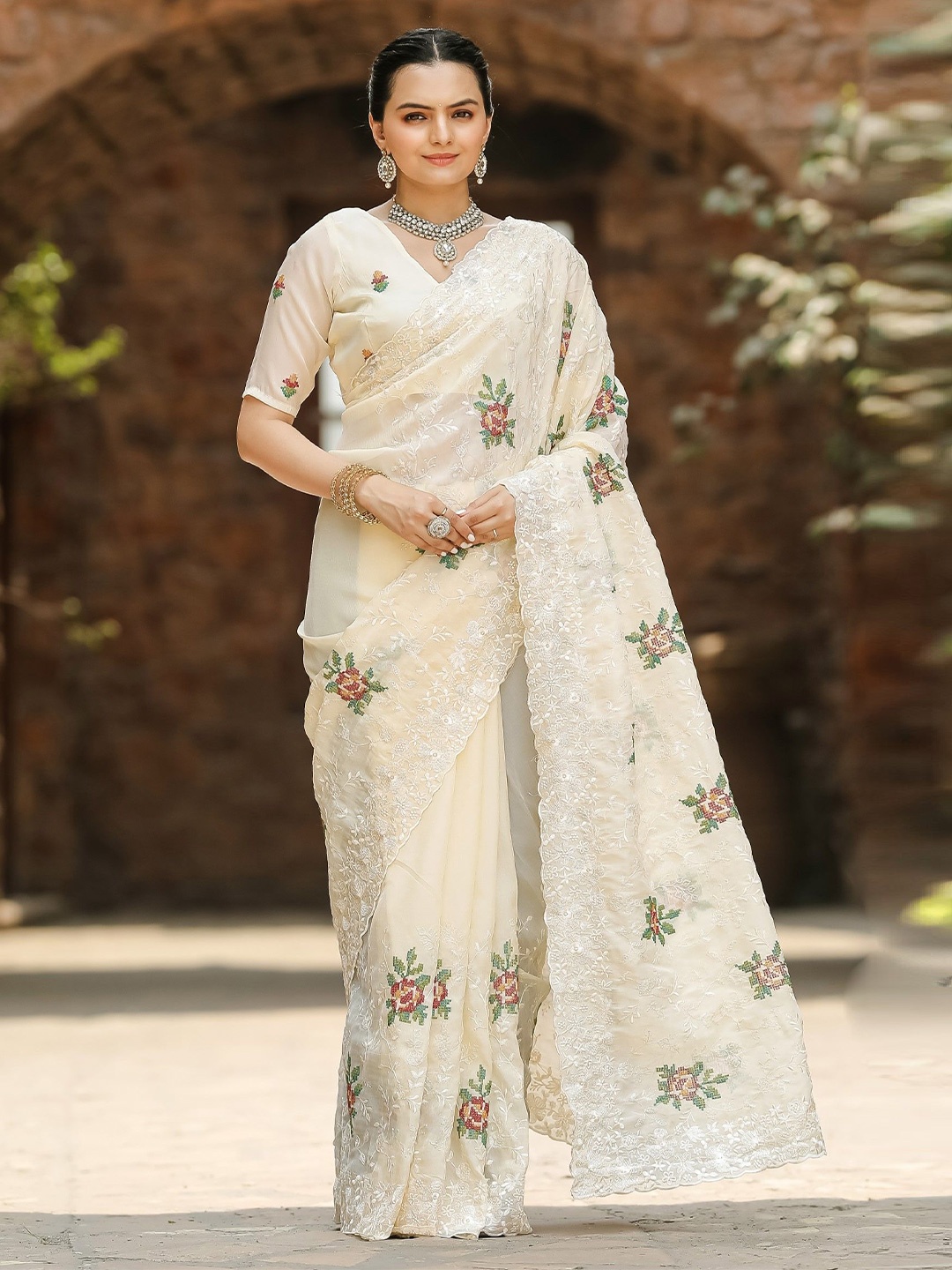 

Mitera Floral Embroidered Poly Chiffon Saree, Cream