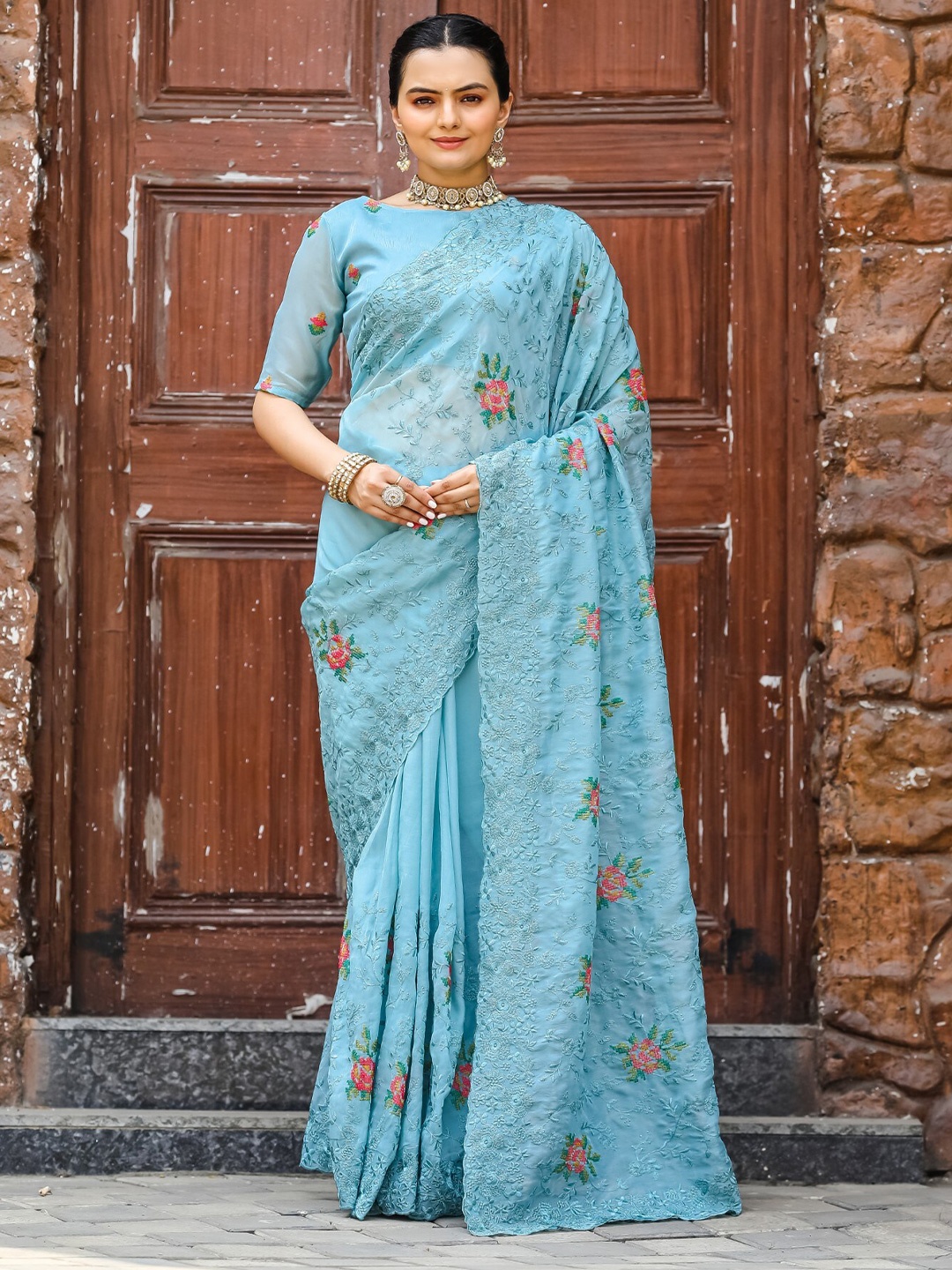 

Mitera Floral Embroidered Saree With Blouse Piece, Blue
