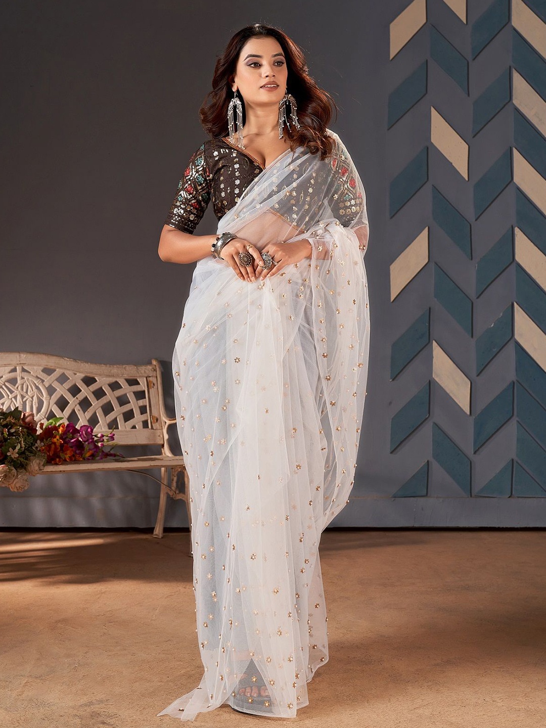 

TEEYA CREATION Floral Beads and Stones Supernet Saree, White