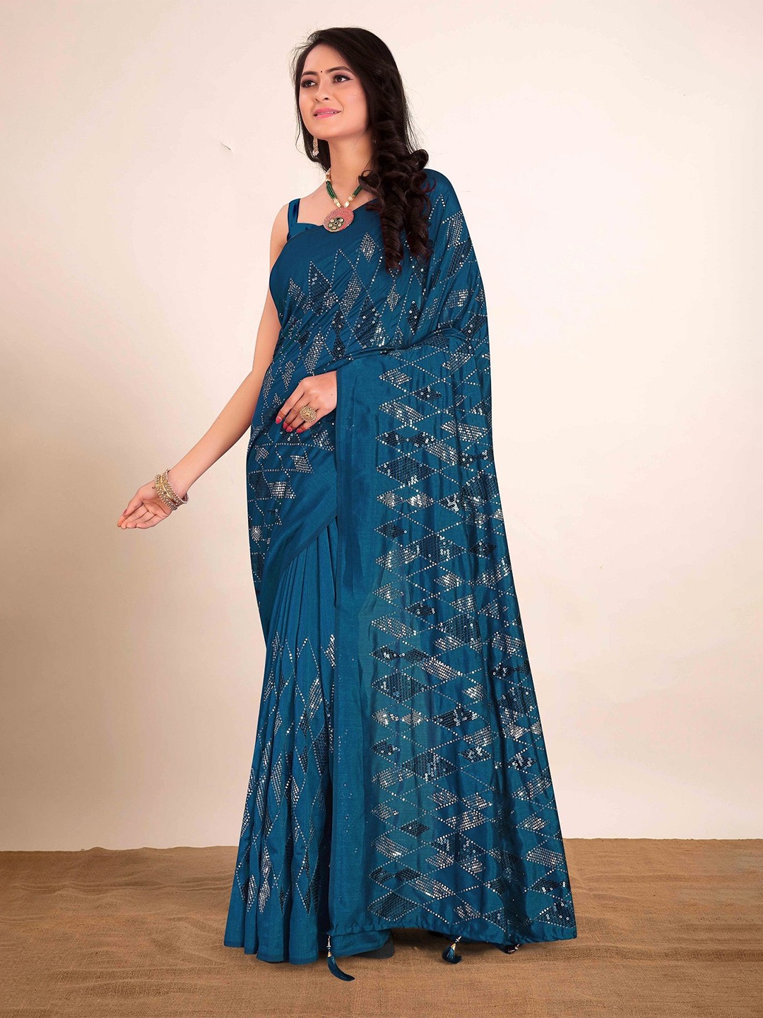 

TEEYA CREATION Embroidered Sequinned Saree, Blue