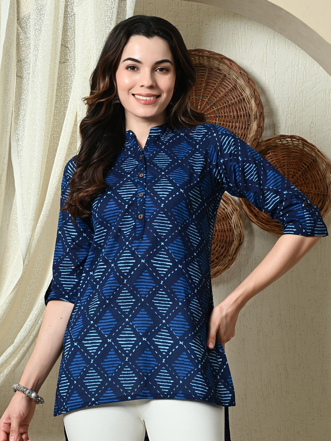 

Cayman Geometric Printed Mandarin Collar Pure Cotton Kurti, Blue