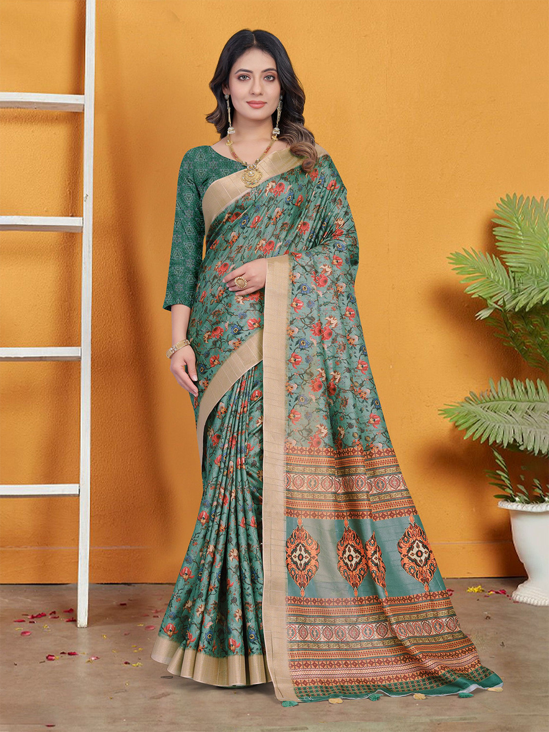 

V3 FASHION STUDIO Floral Zari Tussar Saree, Green