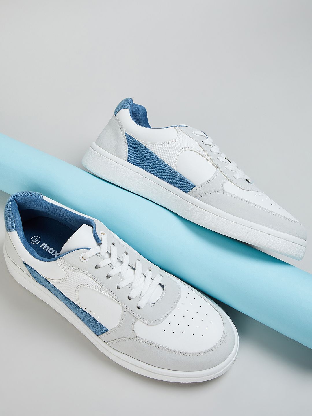 

max Women Colourblocked Sneakers, White