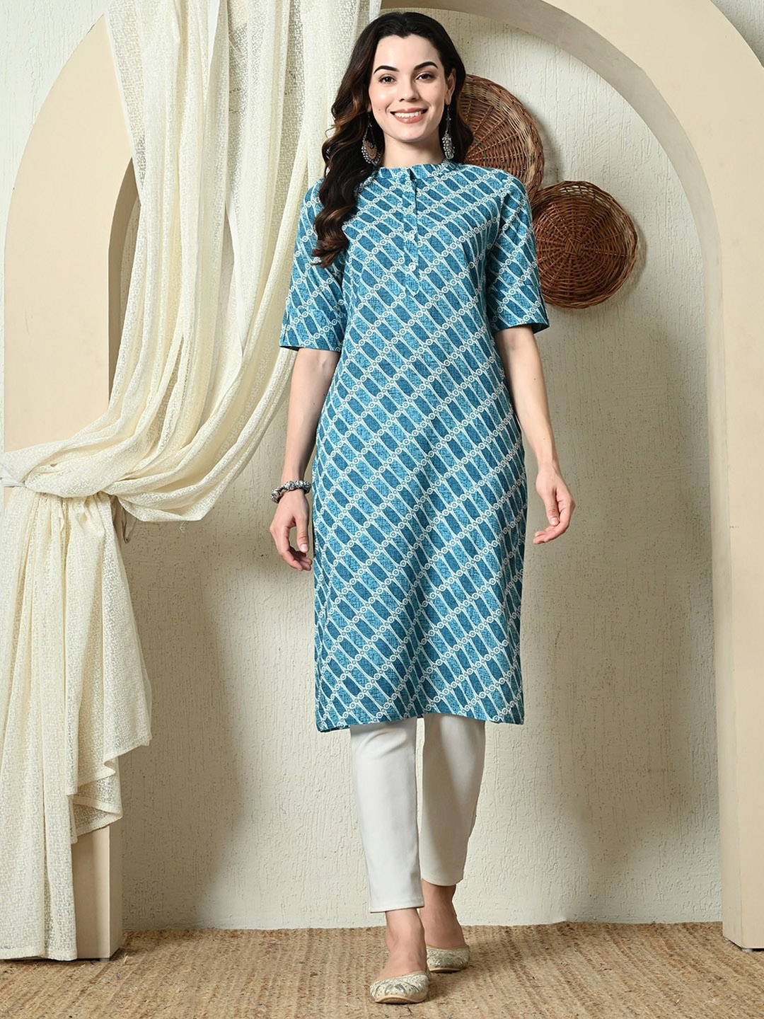 

Cayman Mandarin Collar Short Sleeves Geometric Printed Pure Cotton Straight Kurta, Blue