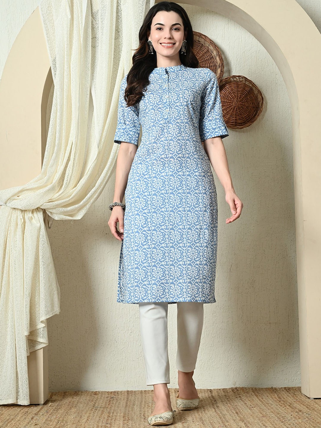 

Cayman Mandarin Collar Short Sleeves Geometric Pure Cotton Straight Kurta, Blue