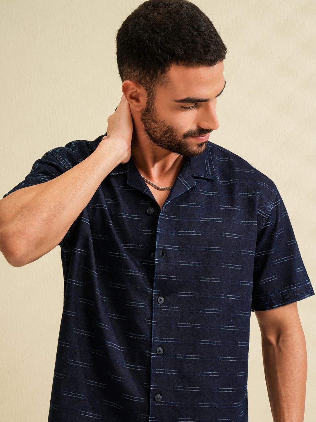 

LOCOMOTIVE Men Premium Indigo Washed Dobby Texturedxed Cuban Collar Relaxed Shirt, Navy blue