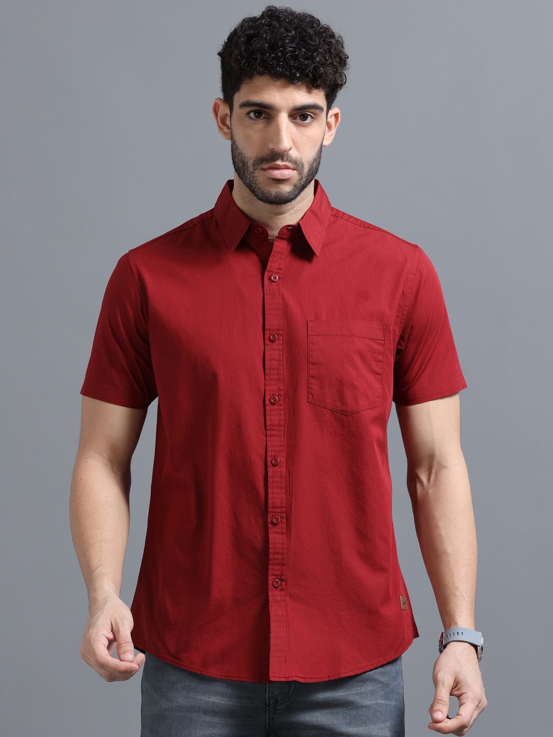 

The Roadster Lifestyle Co Pure Cotton Half Sleeve Shirts, Maroon