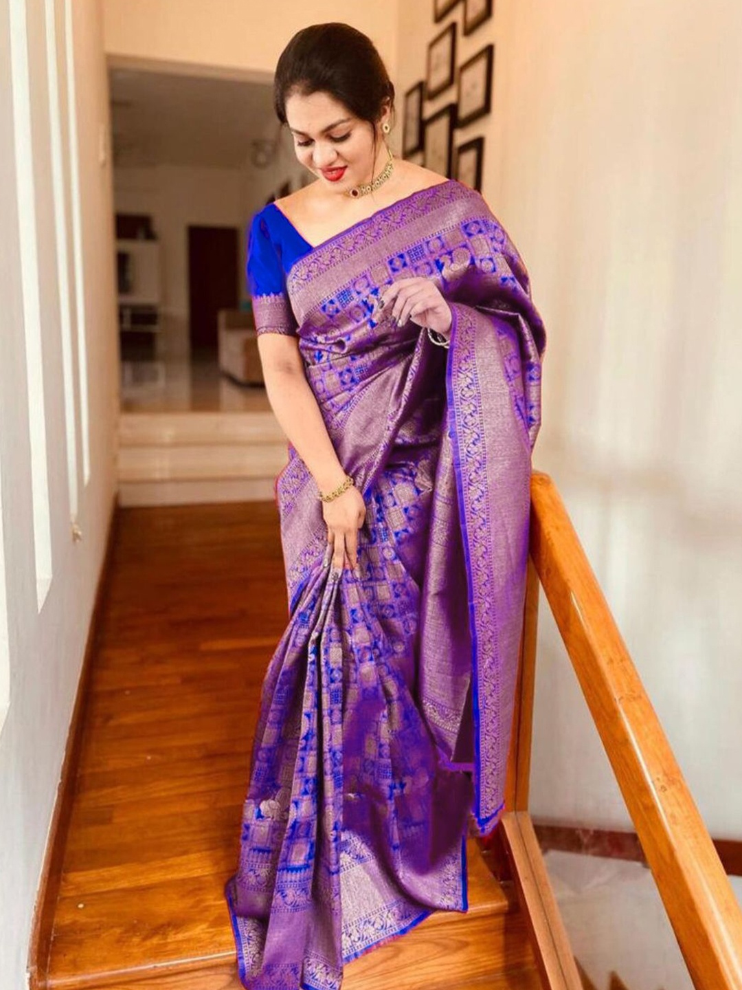 

MANMOHITSAREE Woven Design Zari Banarasi Saree, Blue