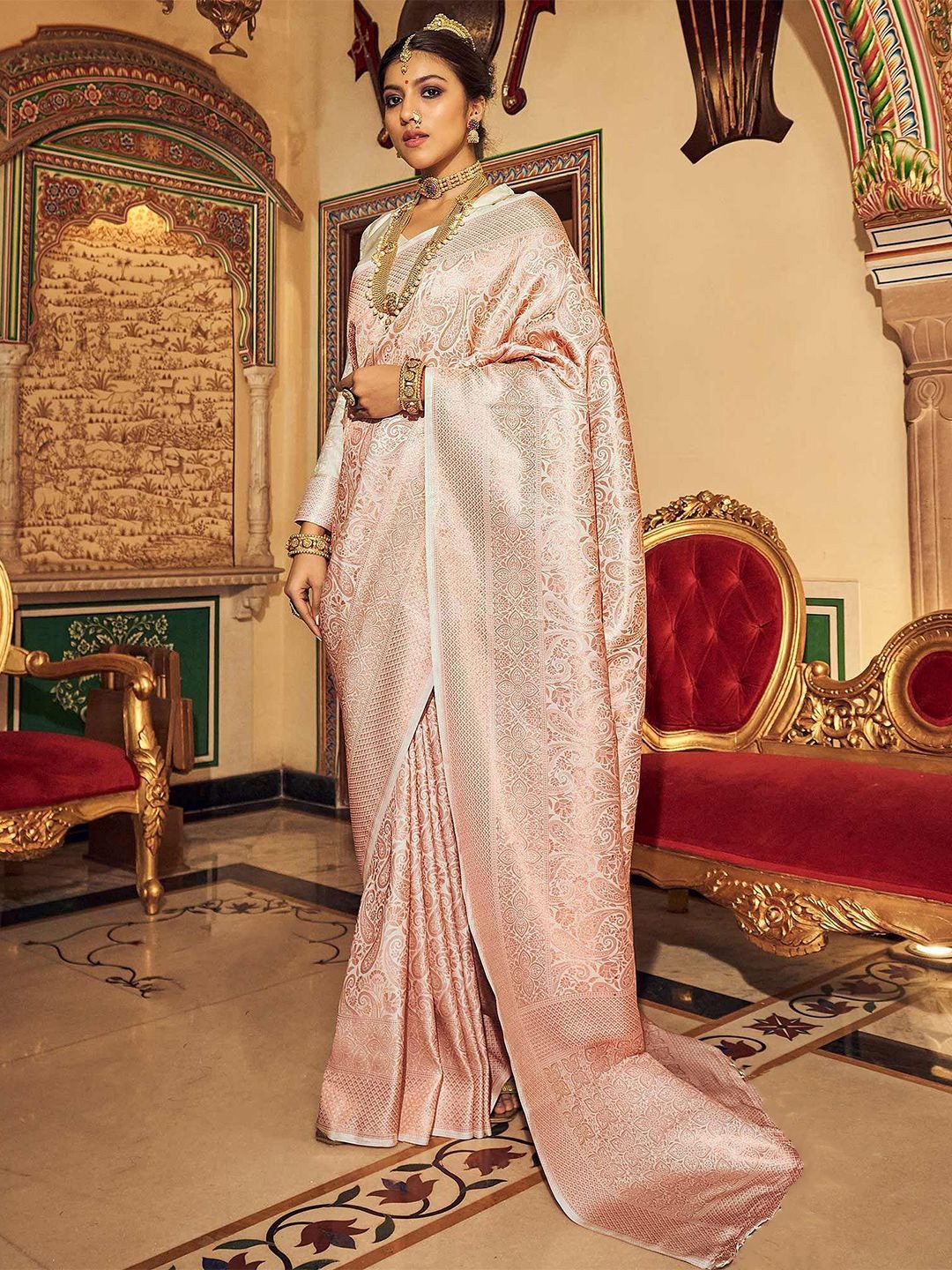 

MANMOHITSAREE Woven Design Zari Banarasi Saree, White