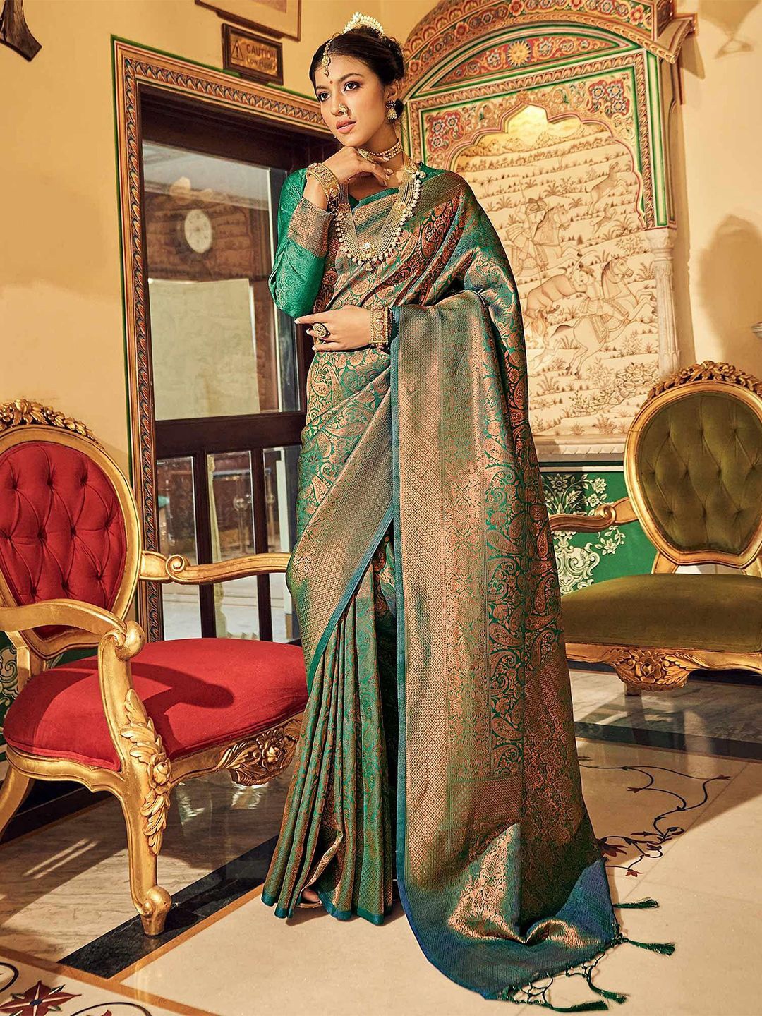 

MANMOHITSAREE Woven Design Zari Banarasi Saree, Green