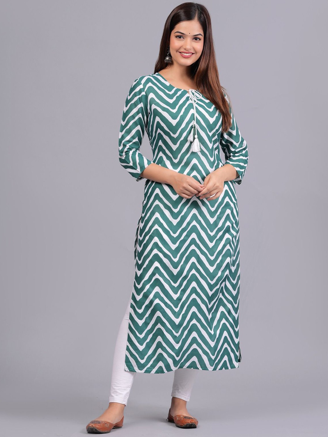 

Bachuu Chevron Printed Tie Up Neck Straight Kurta, Green