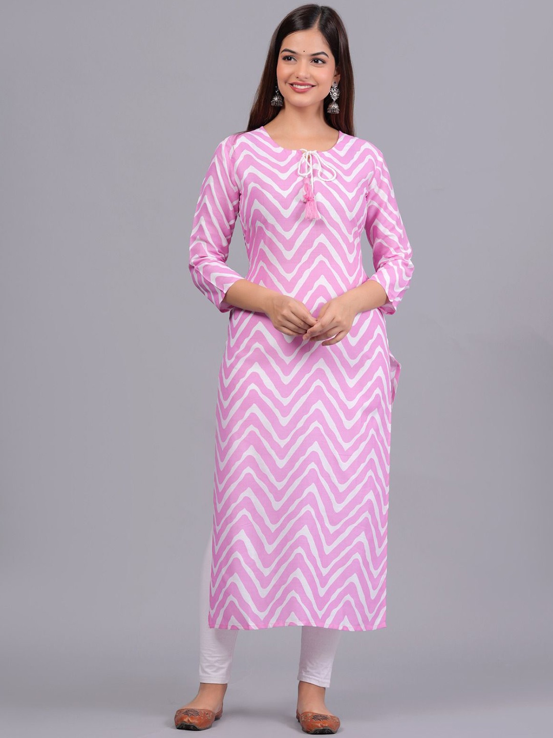 

Bachuu Chevron Printed Tie-Up Neck Straight Kurta, Pink