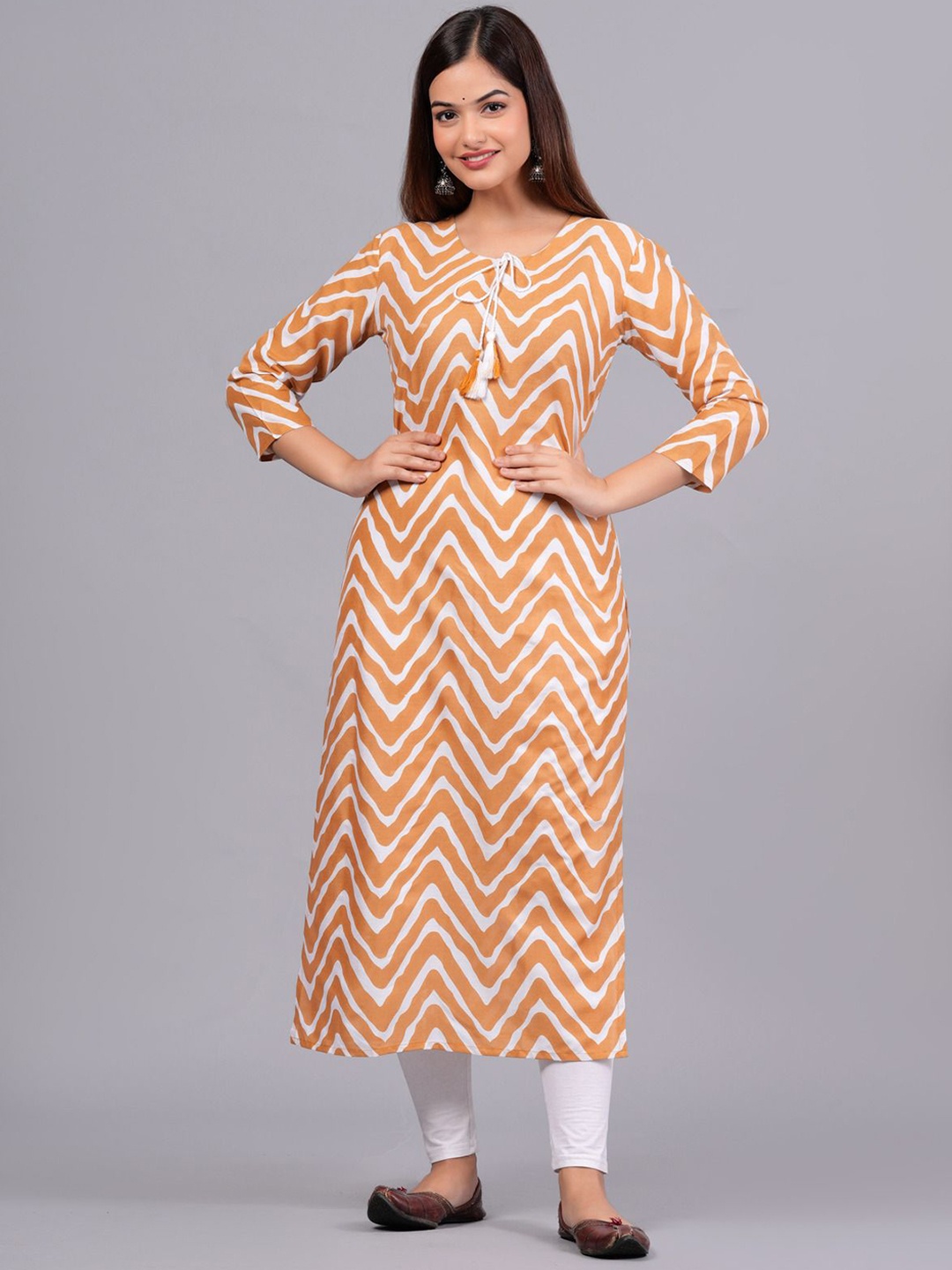 

Bachuu Chevron Printed Tie-Up Neck Straight Kurta, Mustard