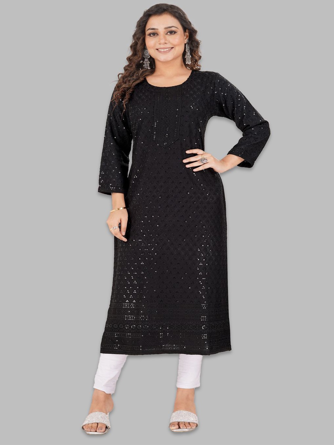 

Senorita Floral Embroidered Round Neck Straight Kurta, Black