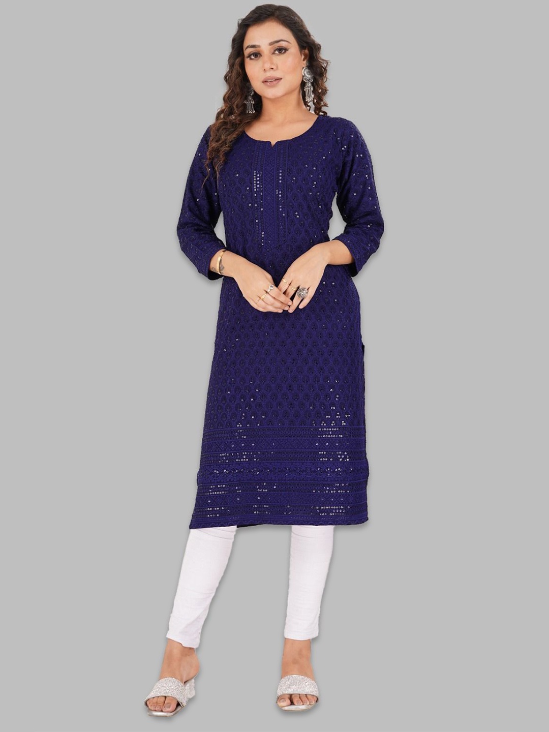 

Senorita Geometric Embroidered Chikankari Kurta, Navy blue