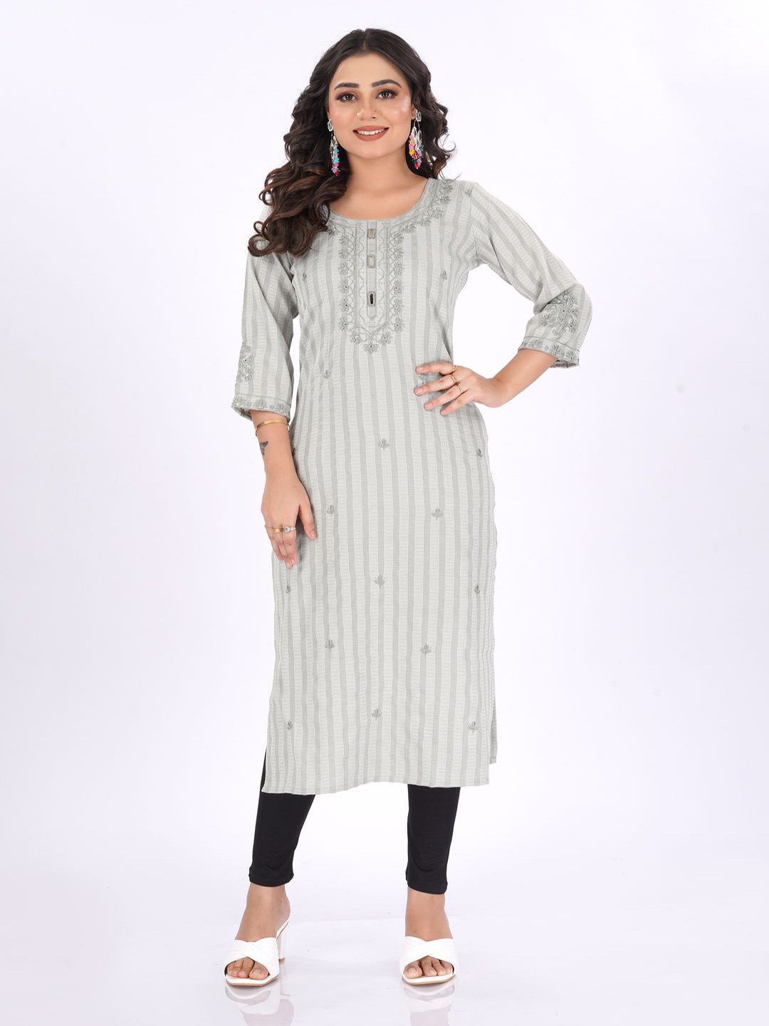 

Senorita Ethnic Motifs Embroidered Straight Kurta, Grey