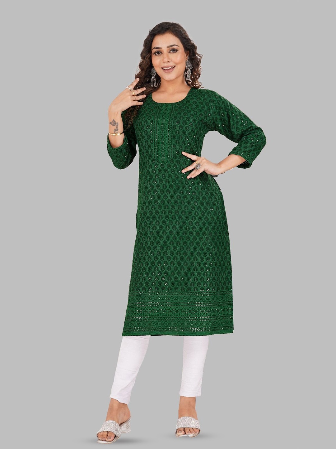 

Senorita Floral Embroidered Sequinned Straight Kurta, Green