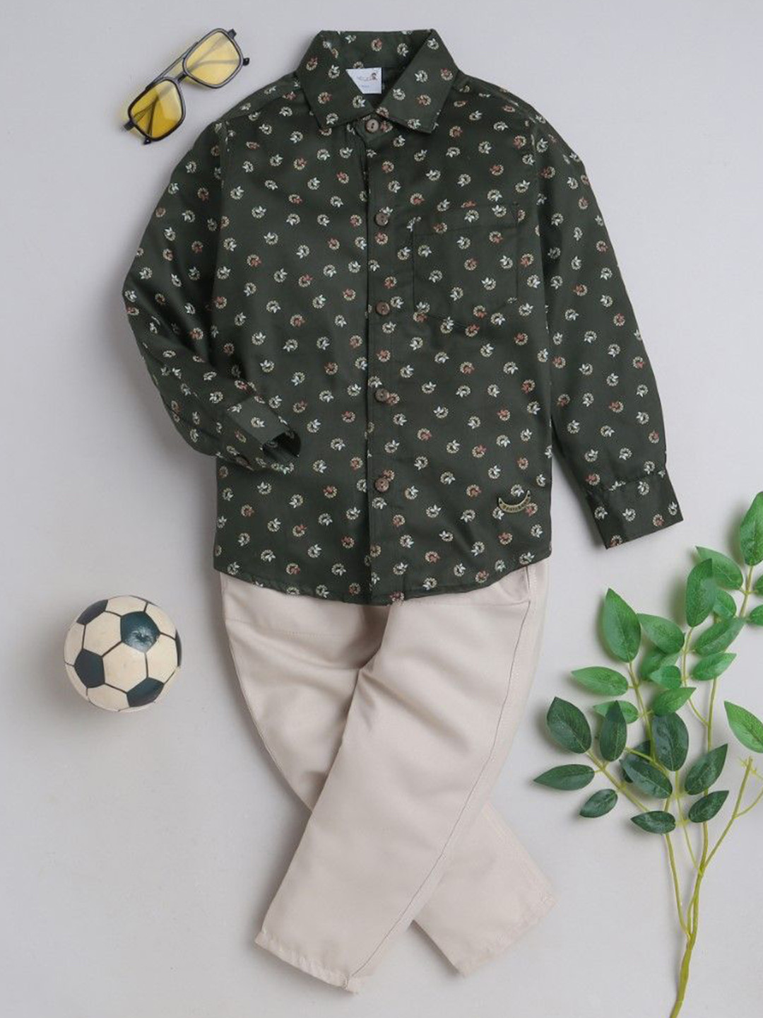 

BAATCHEET Boys Printed Pure Cotton Shirt with Shorts, Green