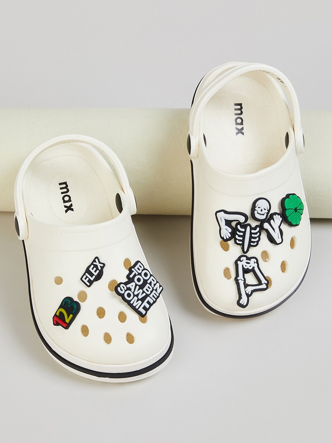 

max Boys Printed Clogs, White