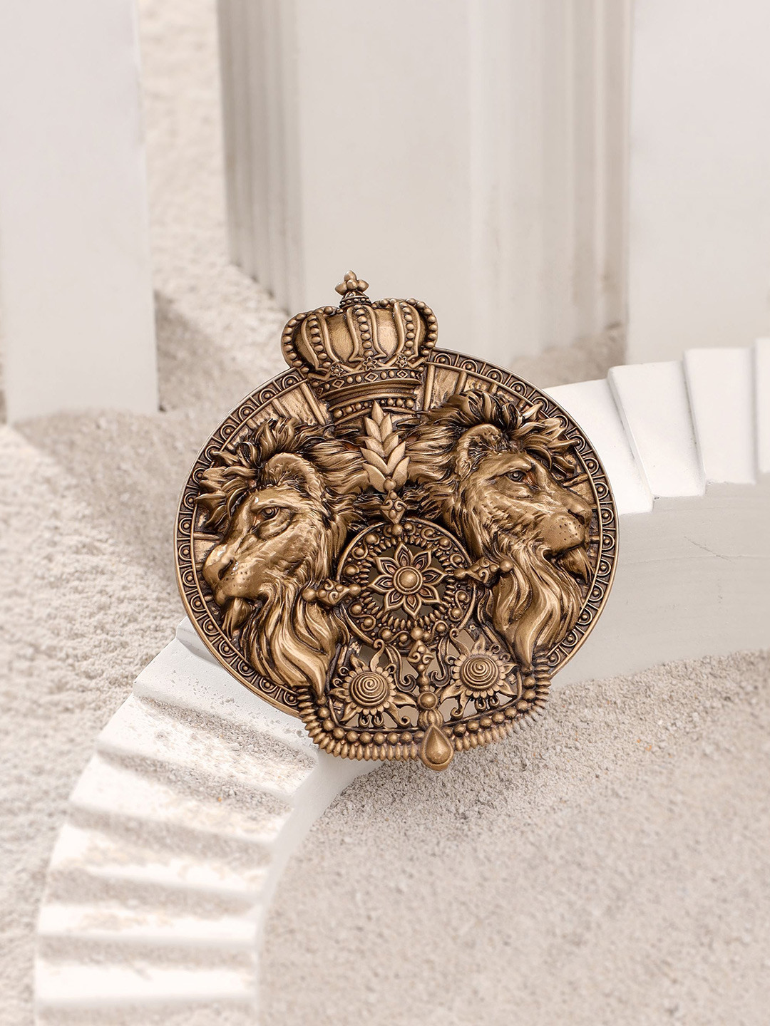 

COSA NOSTRAA Men Splendid Simba Brooch, Gold