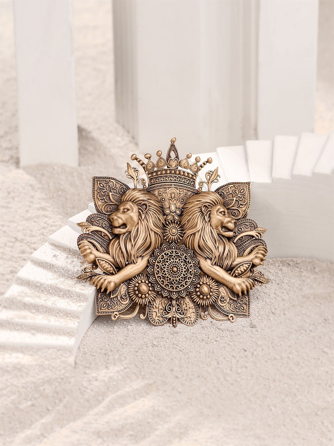 

COSA NOSTRAA Men King's Legacy Brooch, Metallic