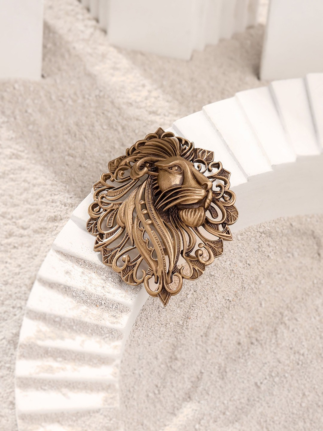 

COSA NOSTRAA Men Magnificent Simba Brooch, Metallic