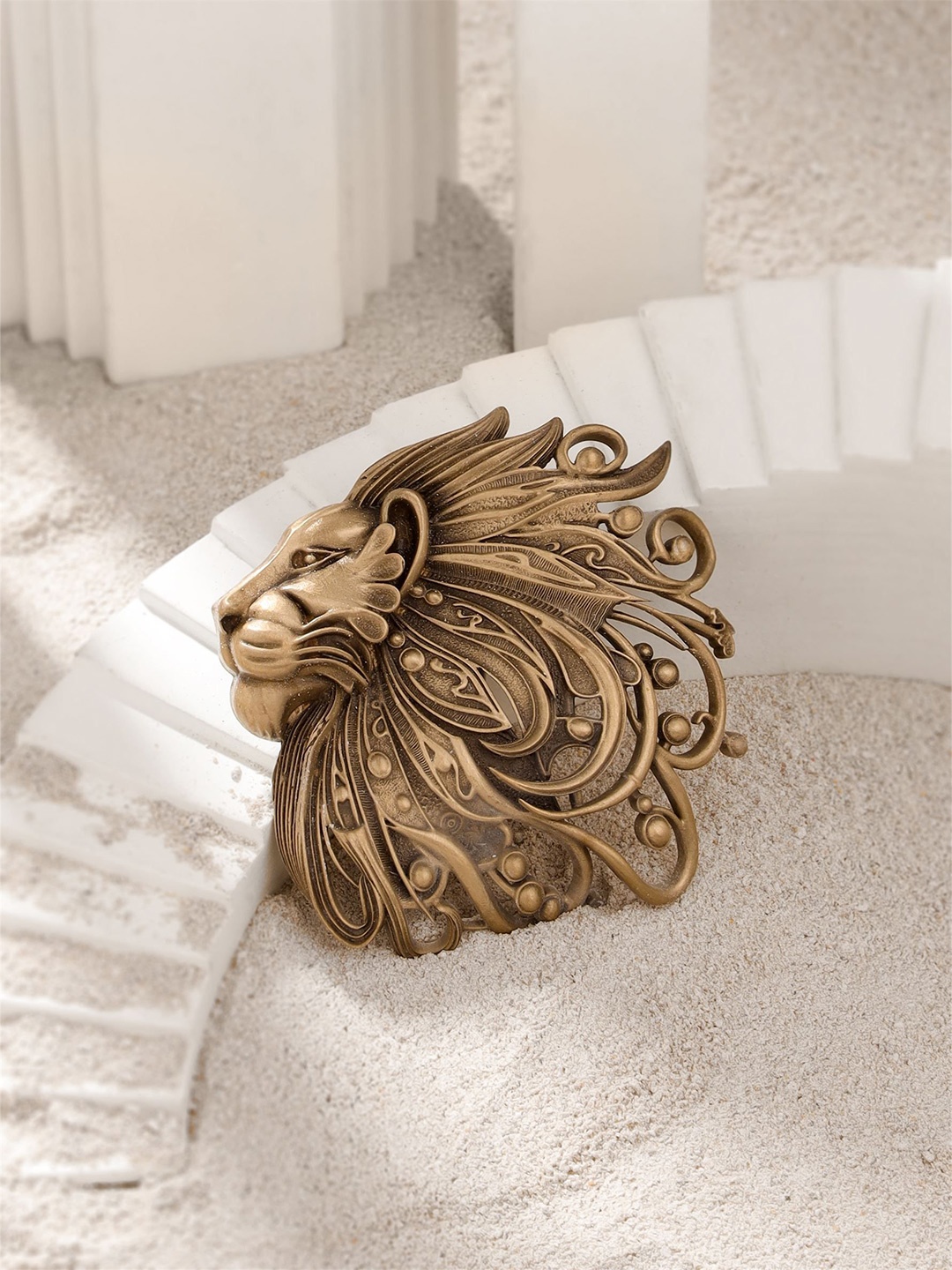 

COSA NOSTRAA Men Superb Simba Brooch, Gold