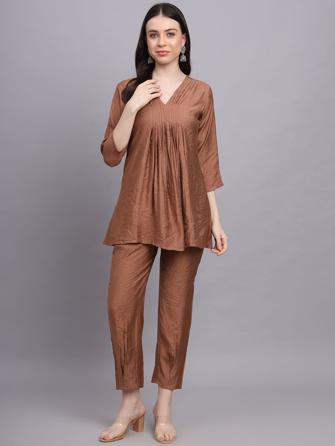 

Suktam Trendz Crinkled Pintuck V-Neck Three Quarter Sleeves Tunic With Trousers, Brown