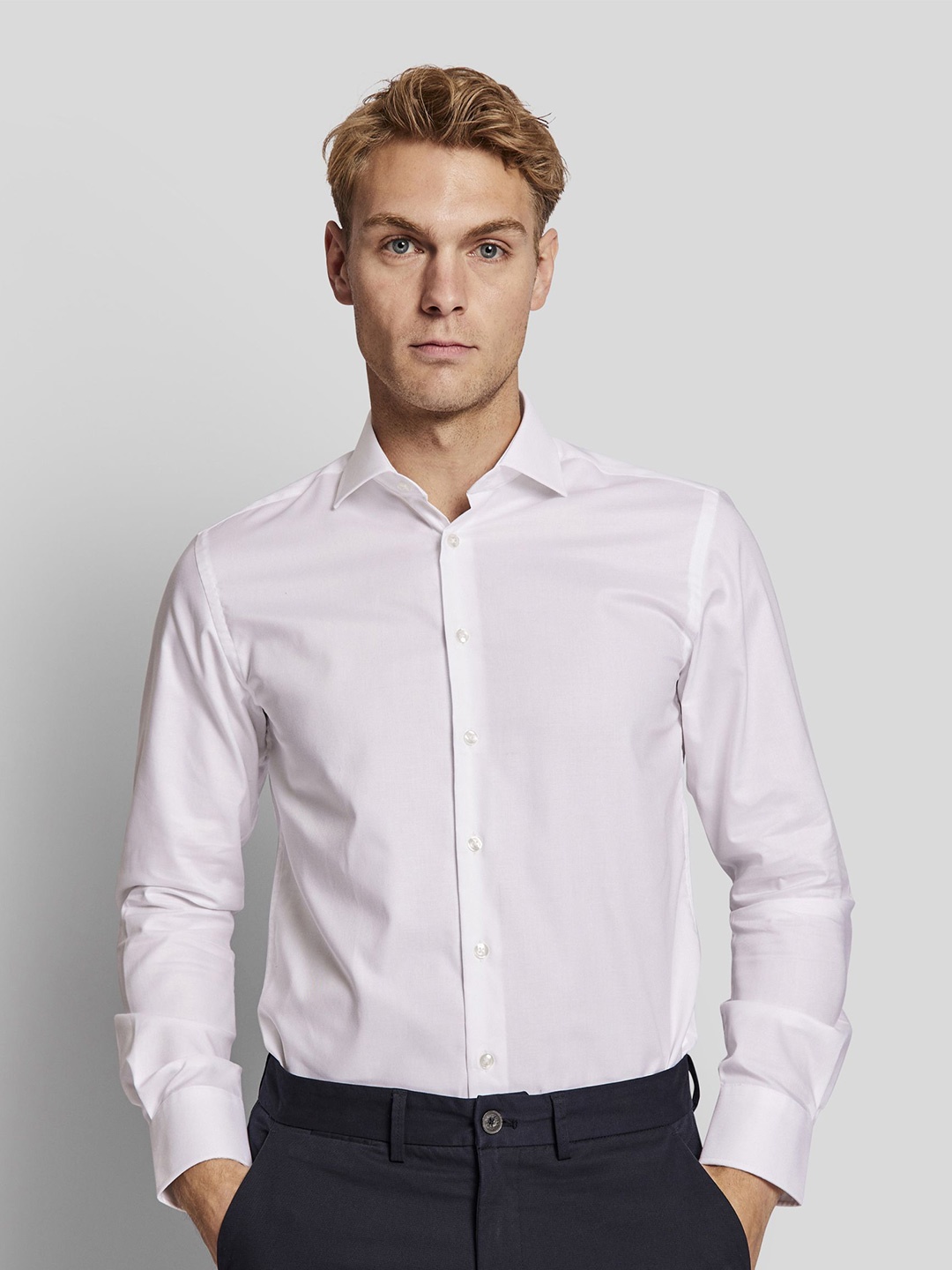 

Bruun & Stengade Men Spread Collar Solid Formal Shirt, White