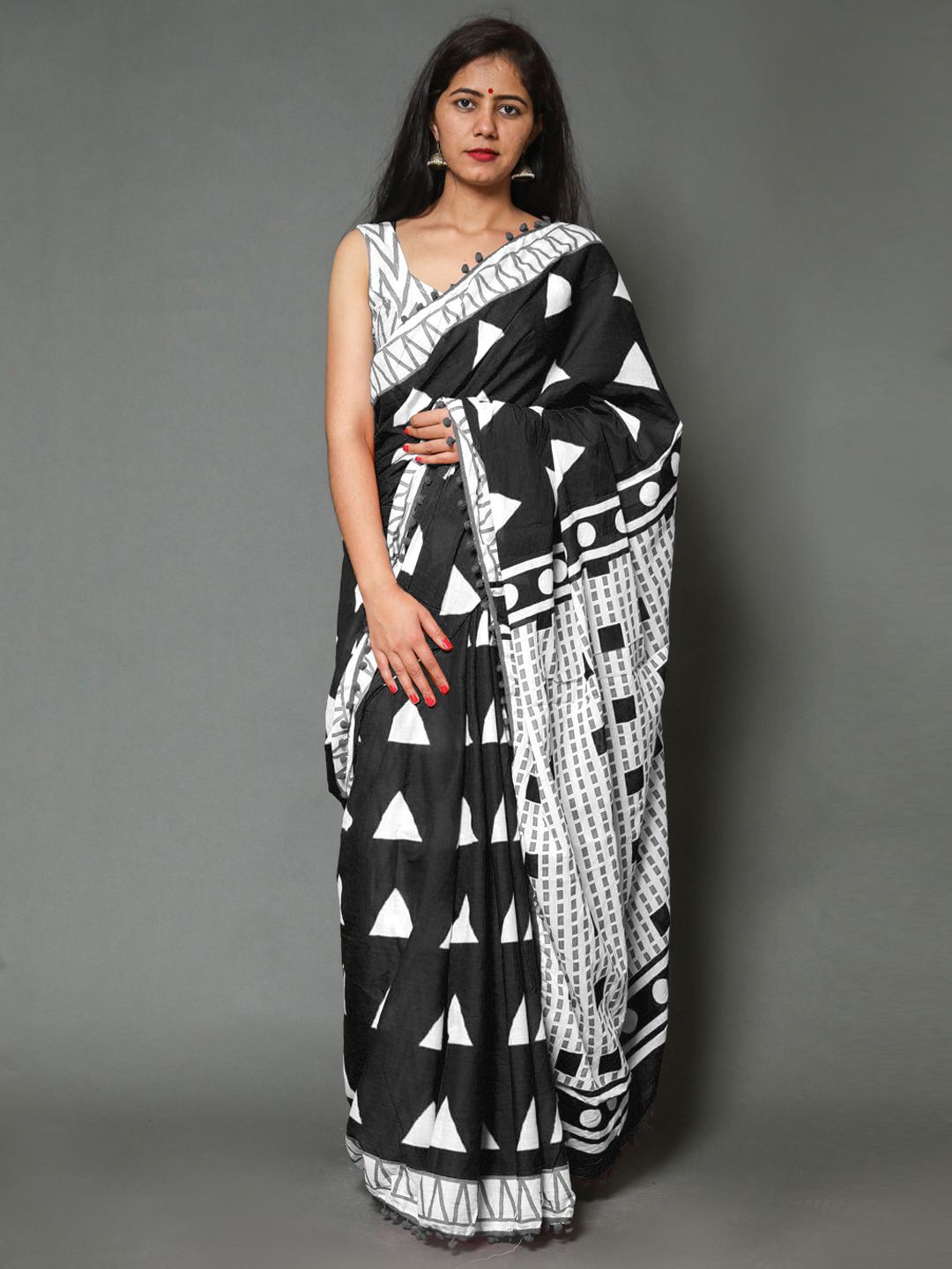 

KALINI Geometric Printed Pure Cotton Saree, Black