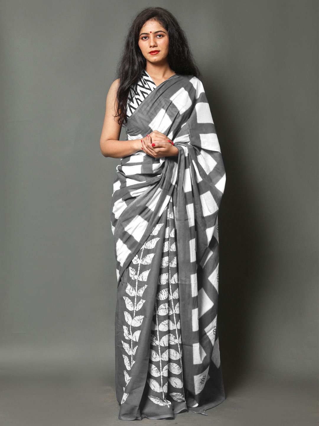 

KALINI Checked Pure Cotton Saree, Grey