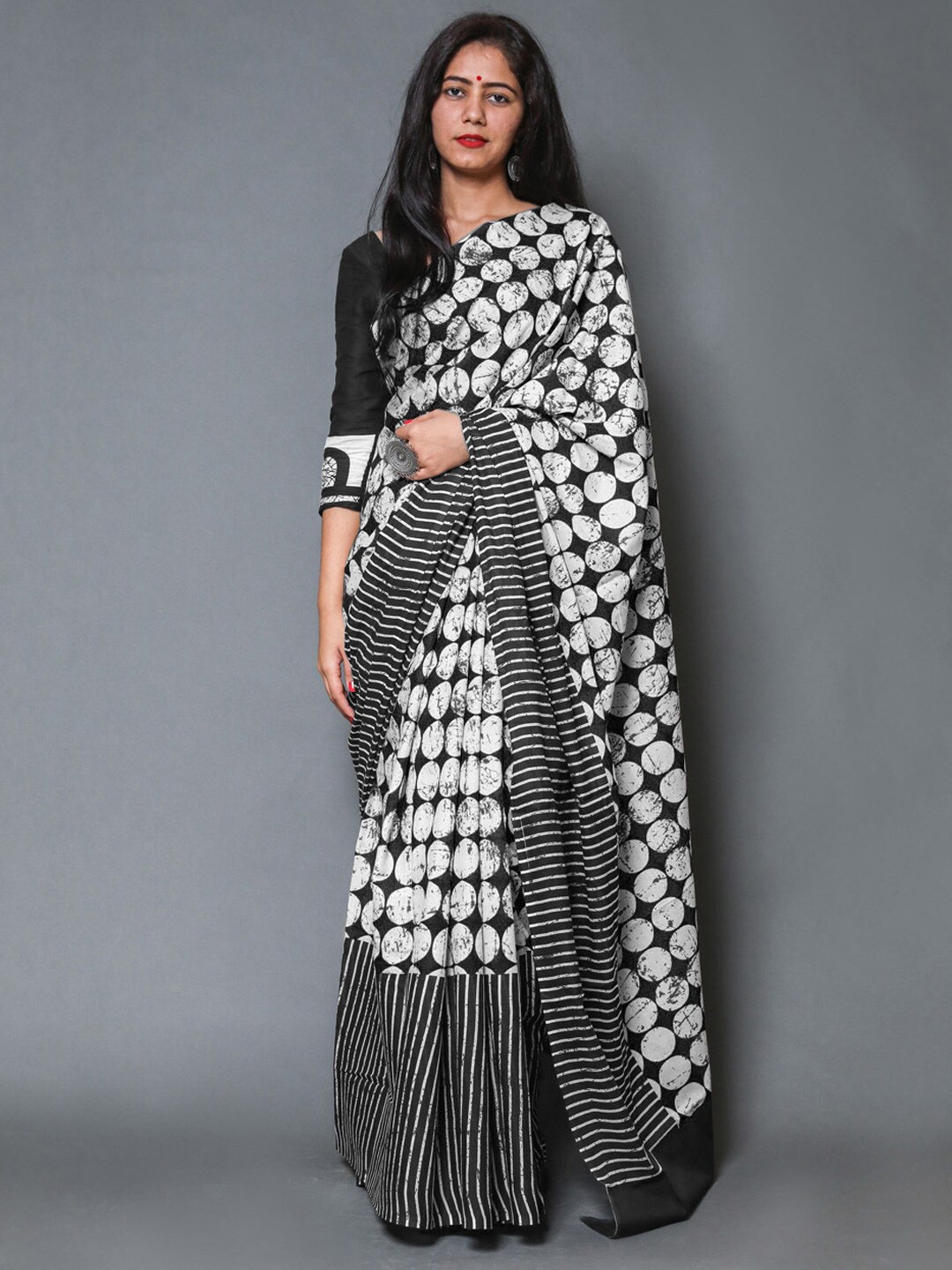 

KALINI Geometric Printed Pure Cotton Saree, Black