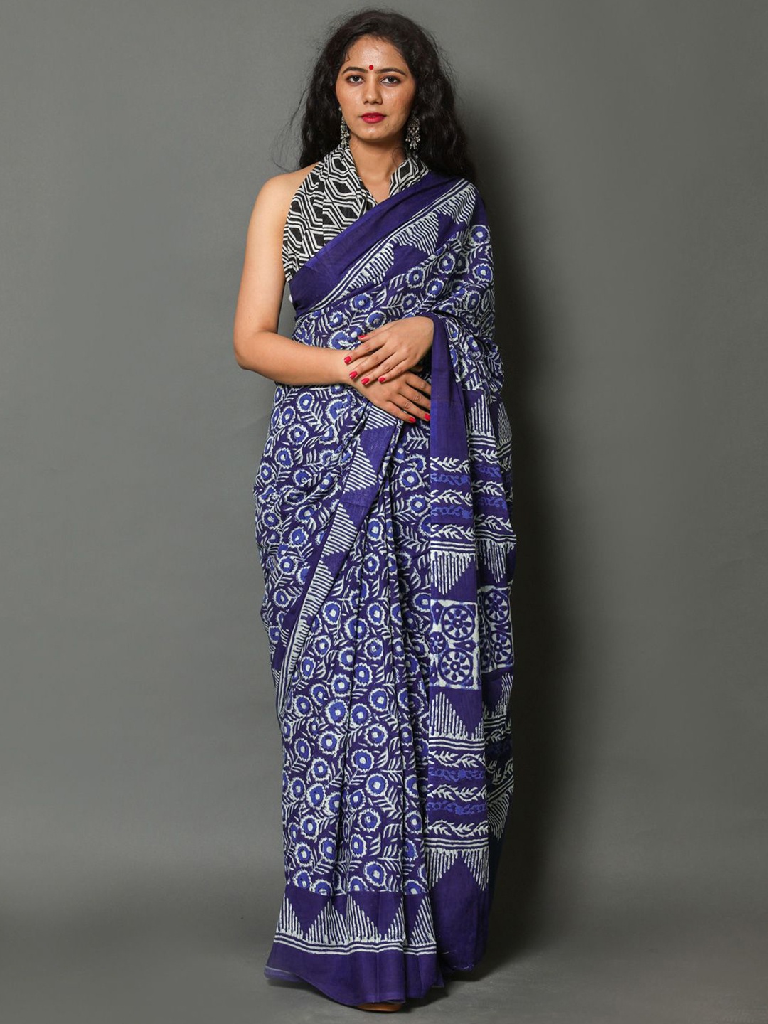 

KALINI Floral Pure Cotton Saree, Navy blue