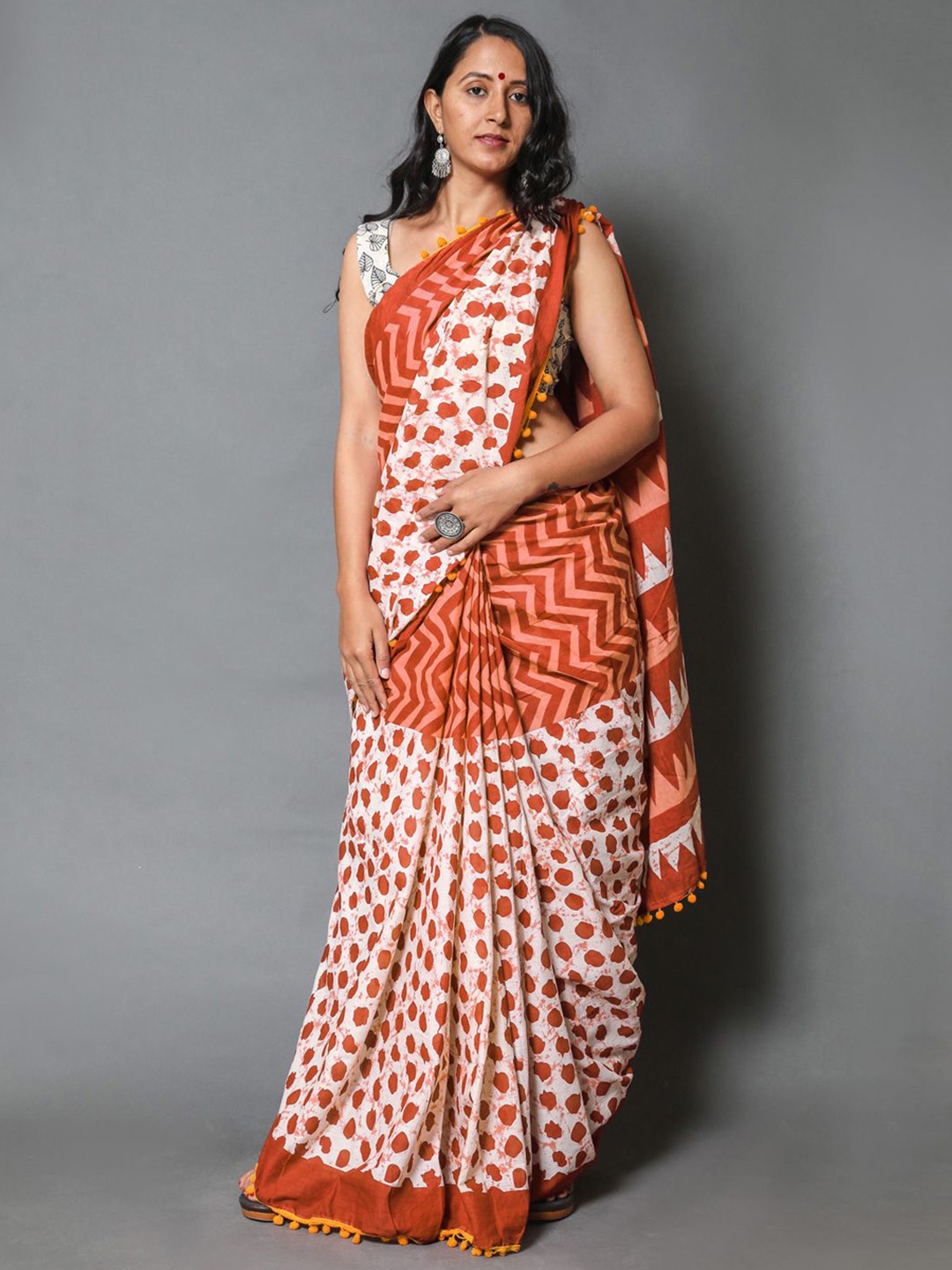 

KALINI Geometric Printed Pure Cotton Saree, Orange