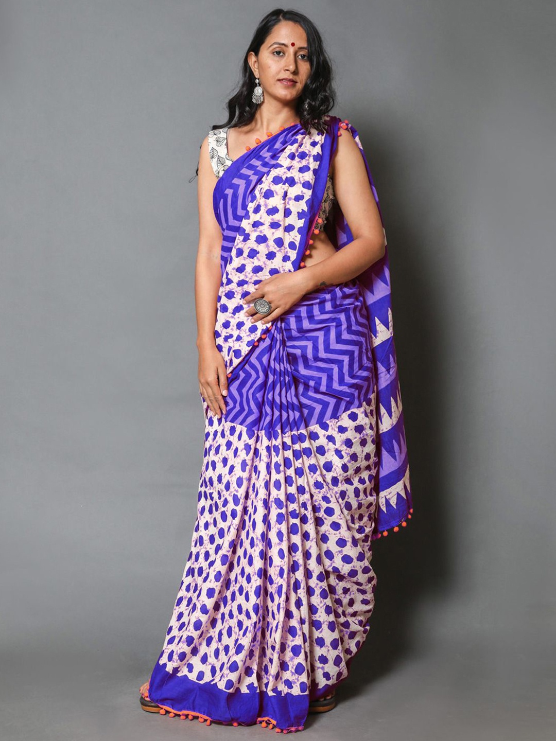 

KALINI Geometric Printed Pure Cotton Saree, Blue