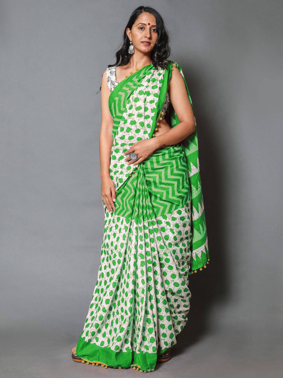 

KALINI Geometric Printed Pure Cotton Saree, Green