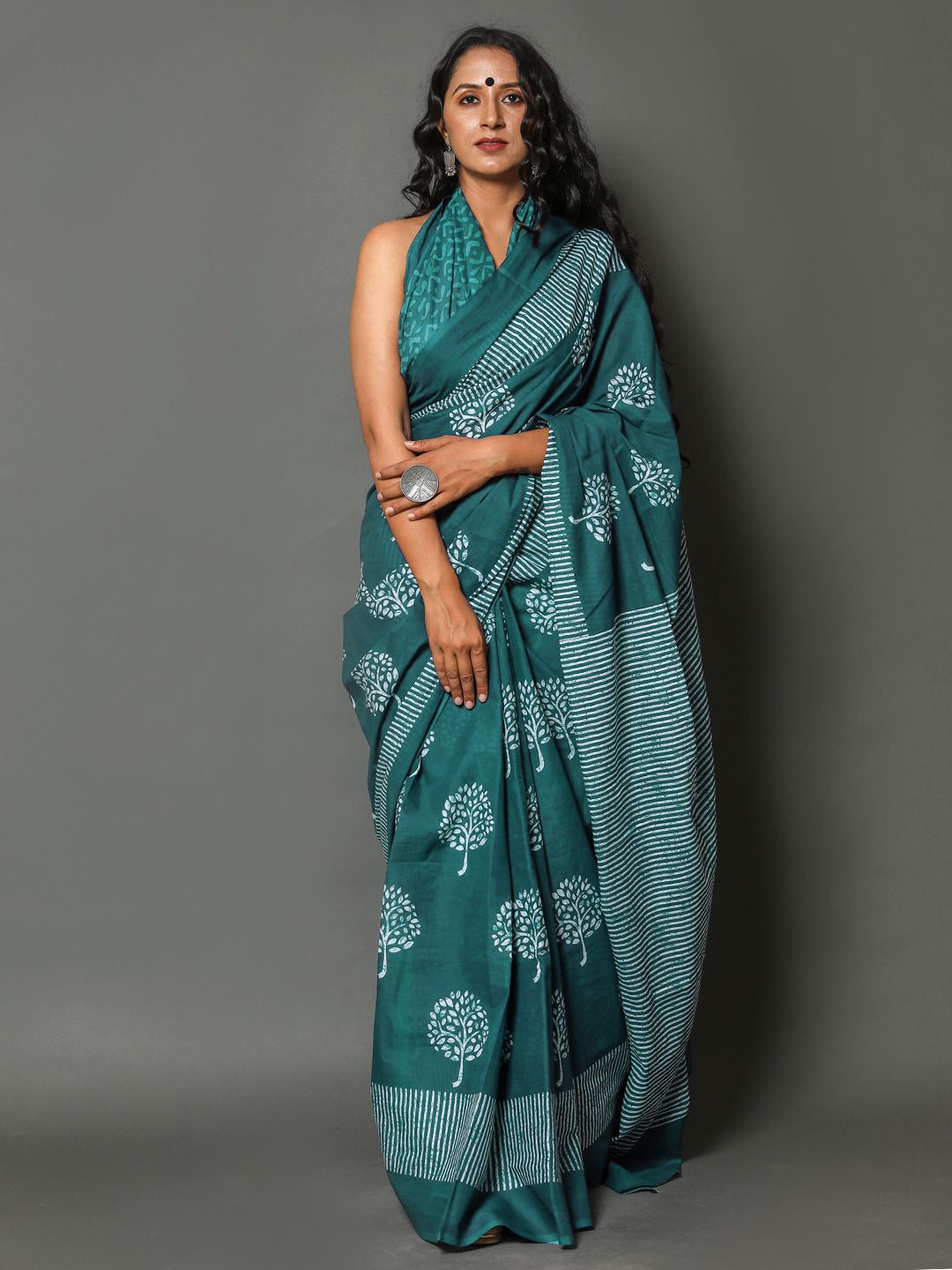 

KALINI Floral Printed Pure Cotton Saree, Sea green