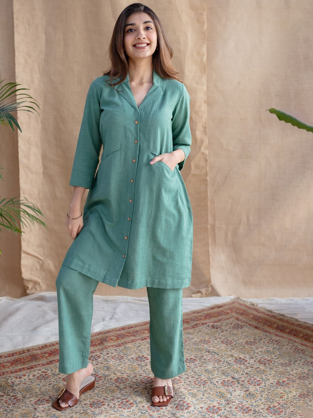 

THE INDIAN ETHNIC CO Notched Lapelled Collar Pure Cotton Shirt With Palazzos, Green