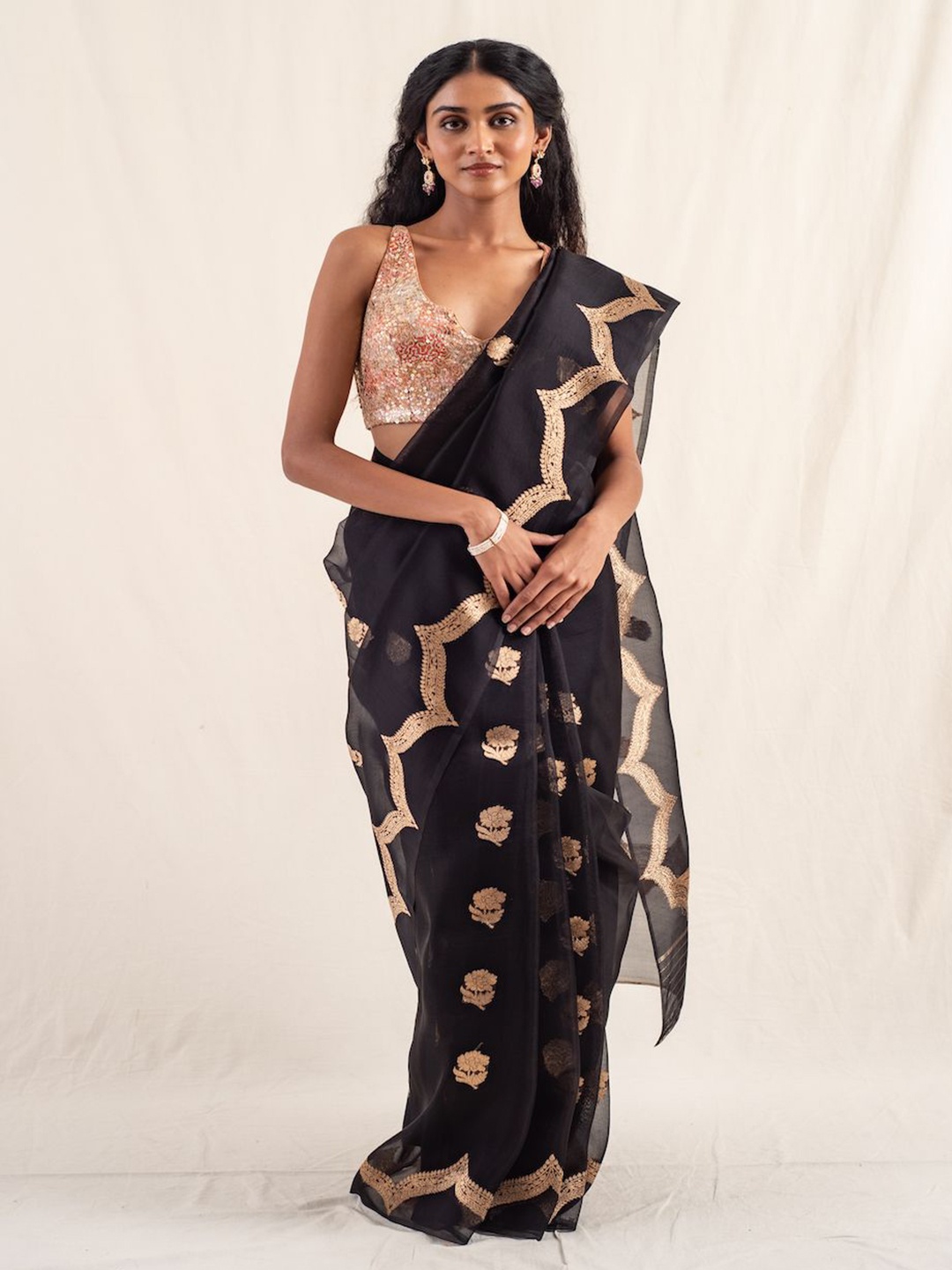 

PriyankaRaajiv Floral Zari Pure Silk Banarasi Saree, Black