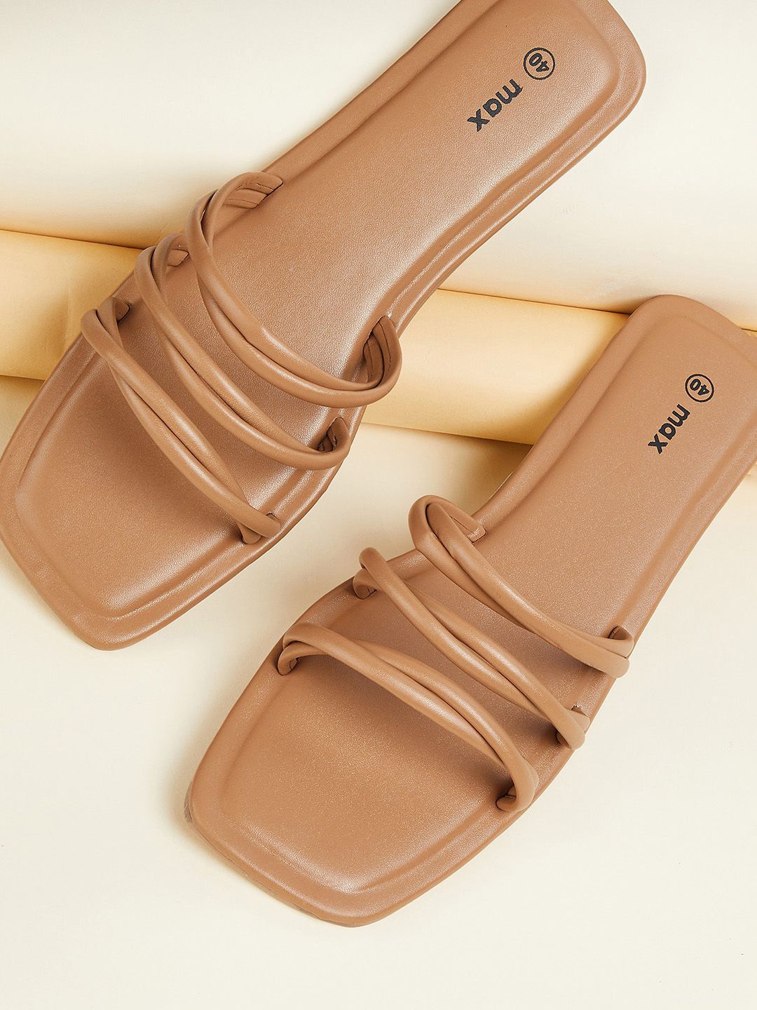 

max Open Toe Flats, Brown