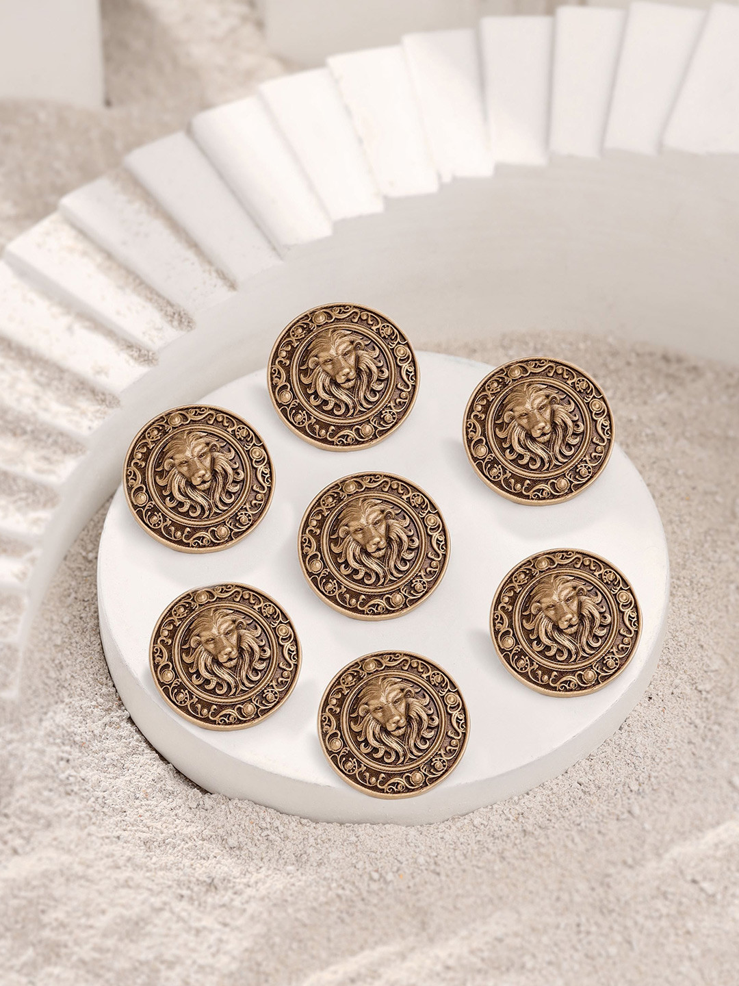 

COSA NOSTRAA Men Set Of 7 Lion Brooch, Metallic
