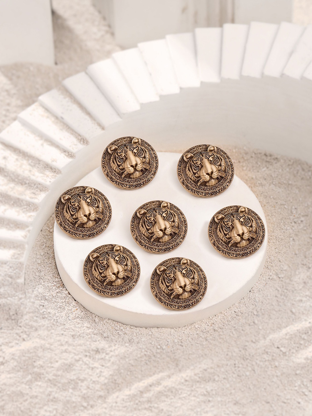 

COSA NOSTRAA Men Set Of 7 Tiger Brooch, Gold