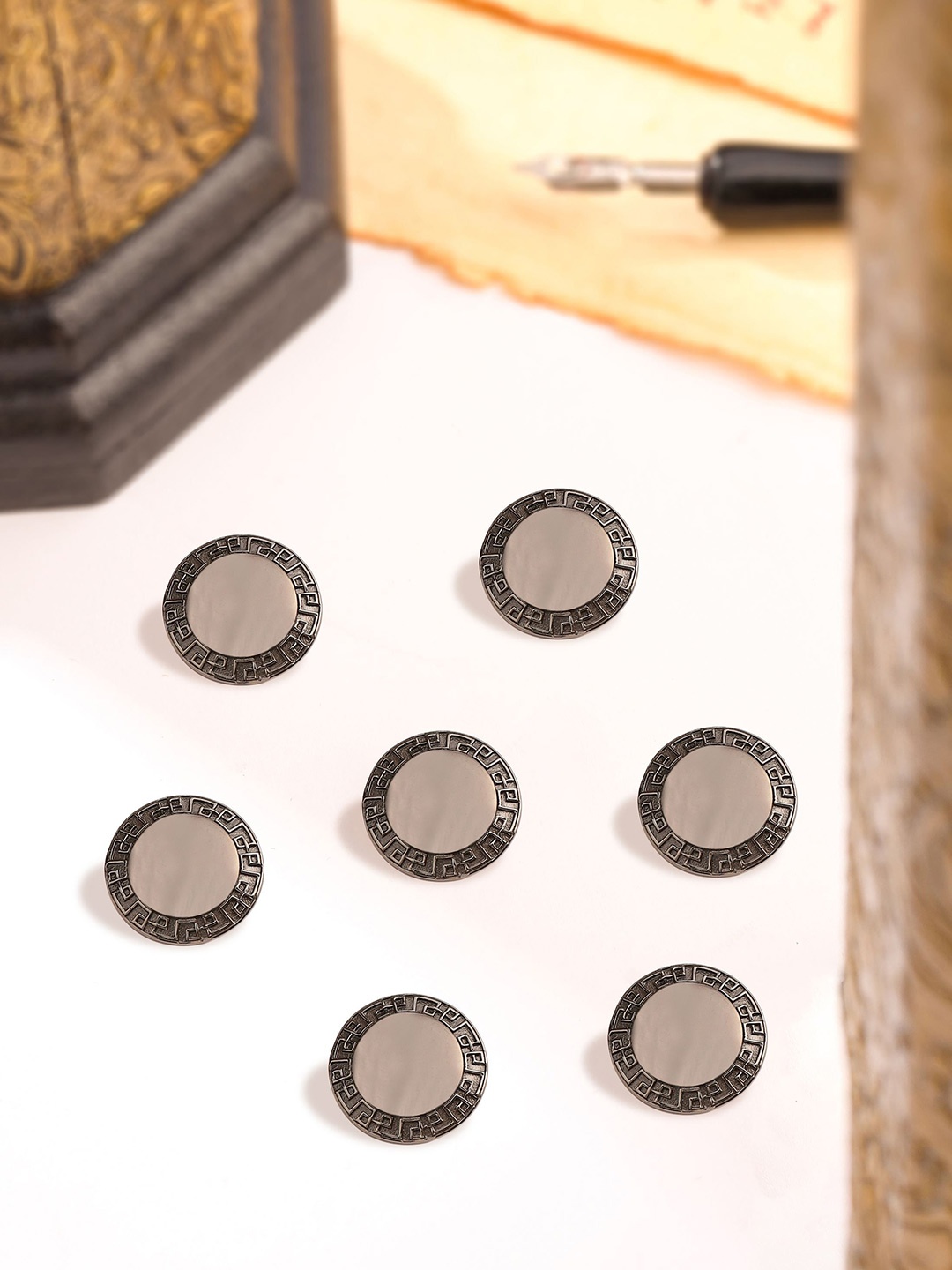 

COSA NOSTRAA Men Set Of 7 Rustic Button Brooches, Grey