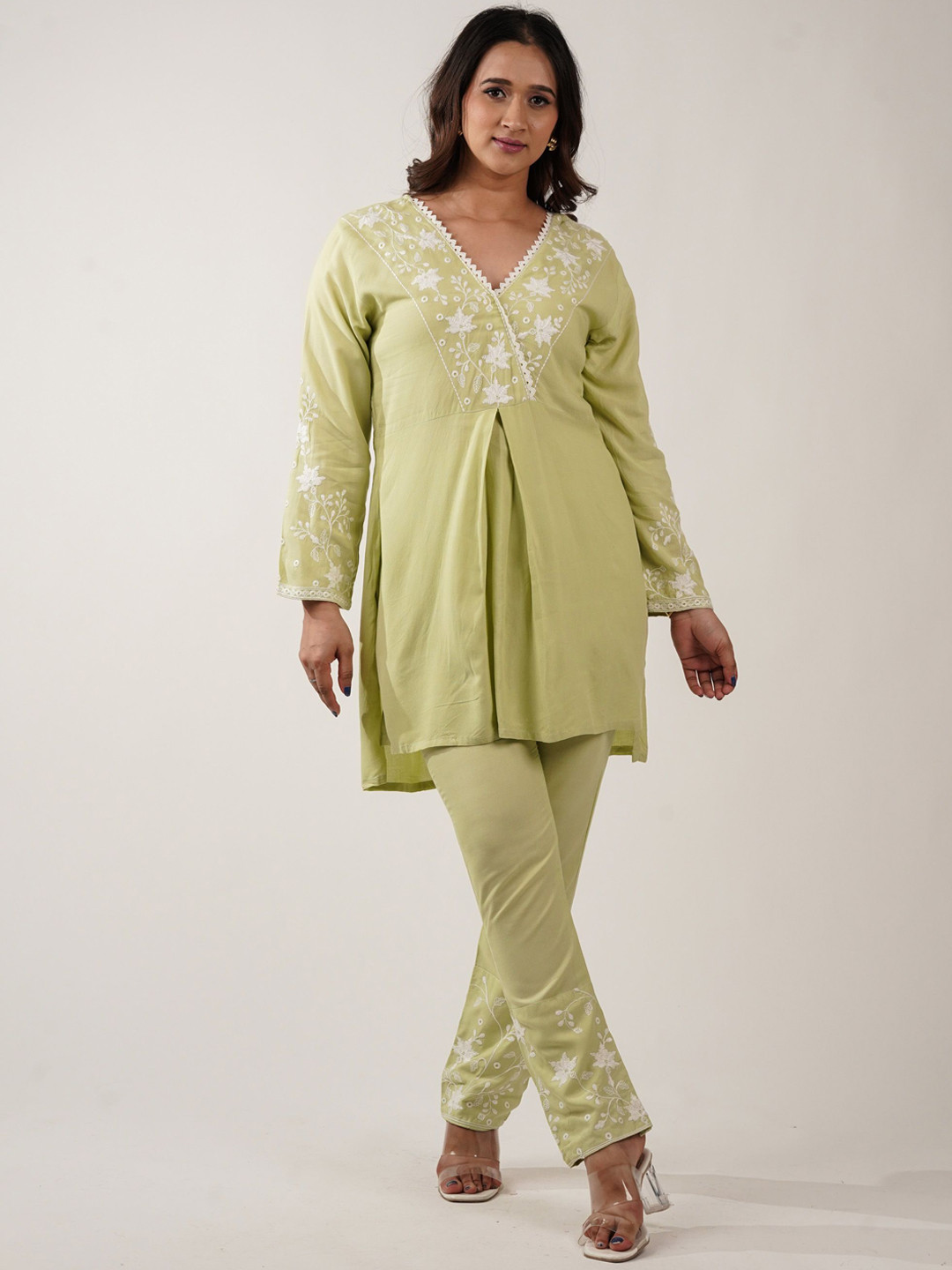 

NoLabels Embroidered V-Neck Long Sleeves Tunic & Trousers, Lime green