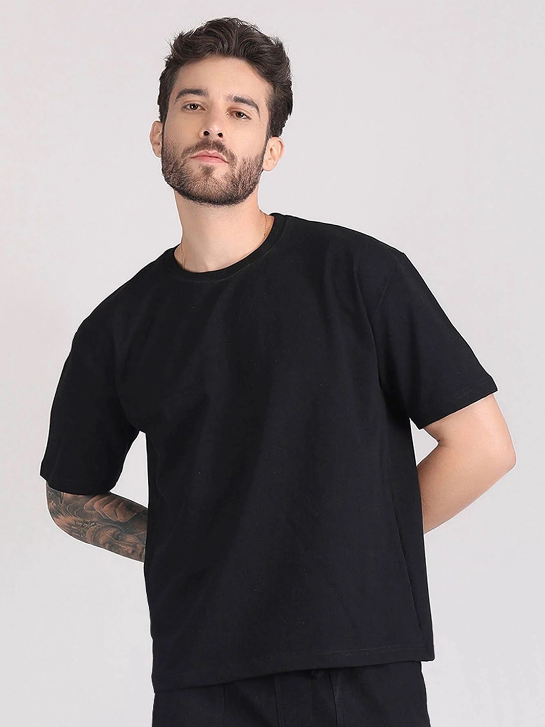 

Raxedo Men Solid Round Neck T Shirt, Black