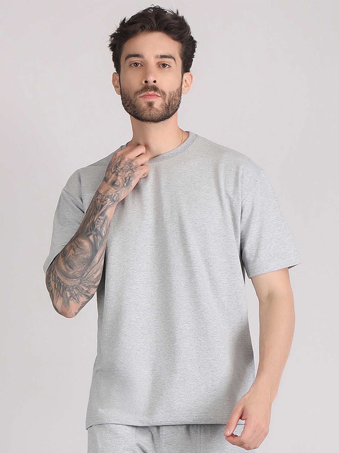 

Raxedo Men Solid Round Neck T-shirt, Grey